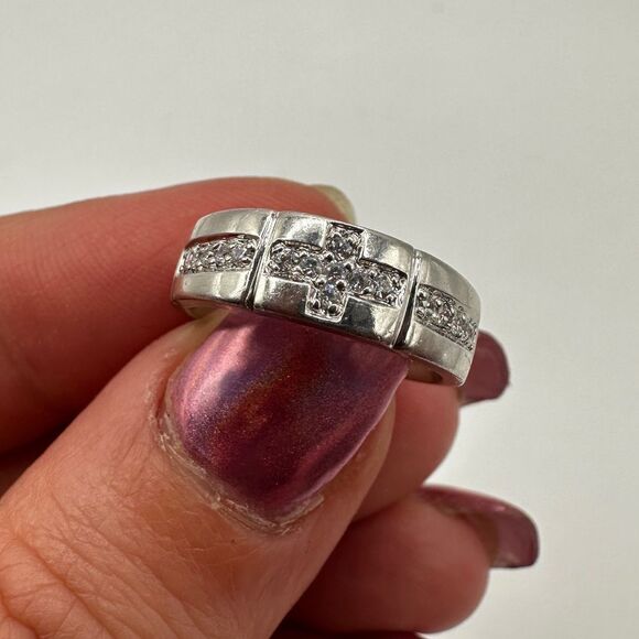 Stunning solid sterling silver ring with cz diamonds, size 5.5! - Picture 3 of 11